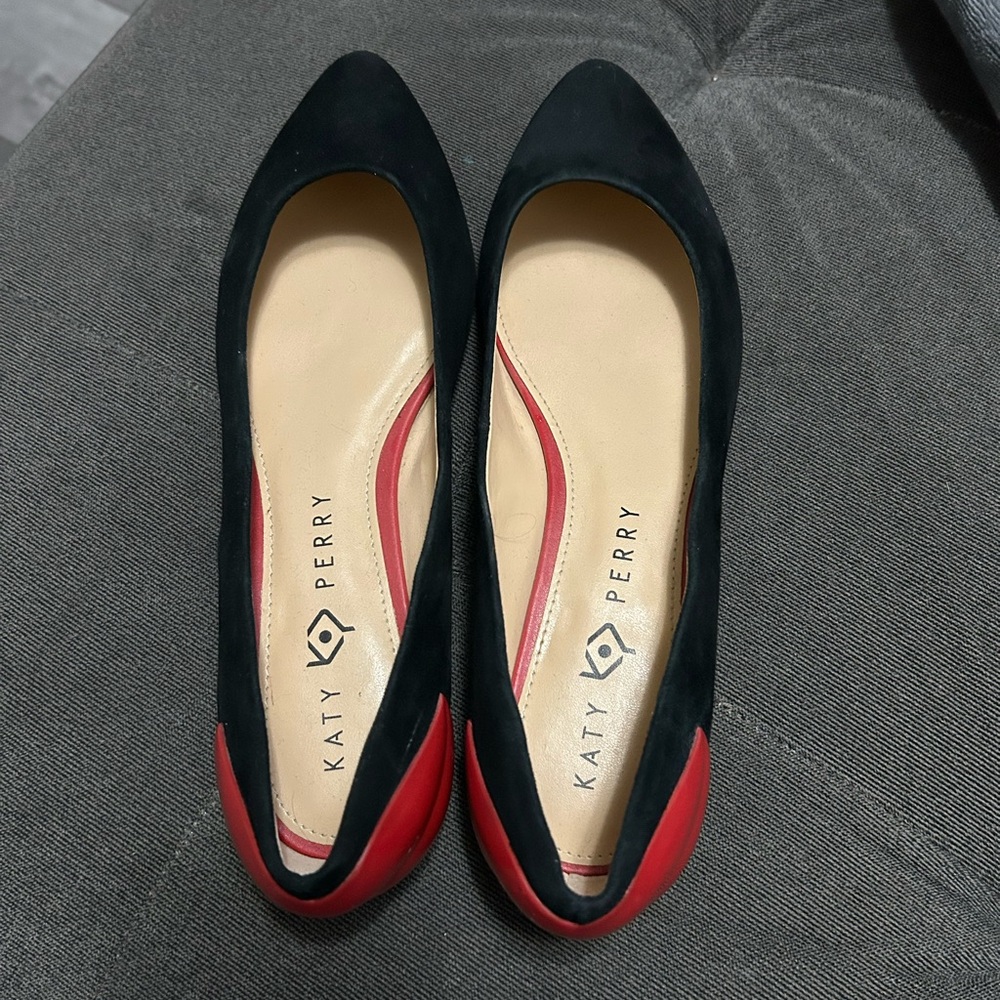 Katy Perry black /red flats lips 👄 ( The Fleur)